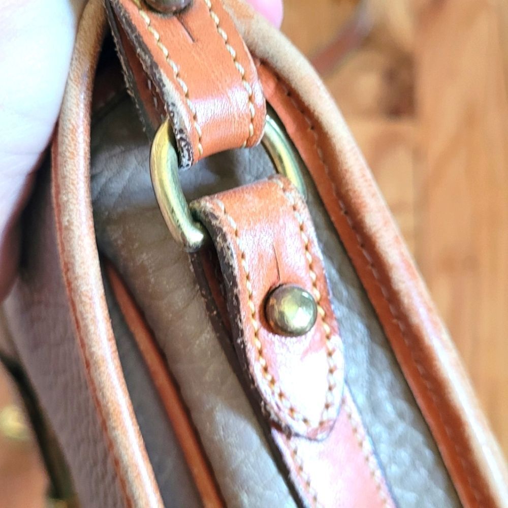Vintage Dooney & Bourke Pebble Leather Over Under Taupe Crossbody Bag - Picture 6 of 16